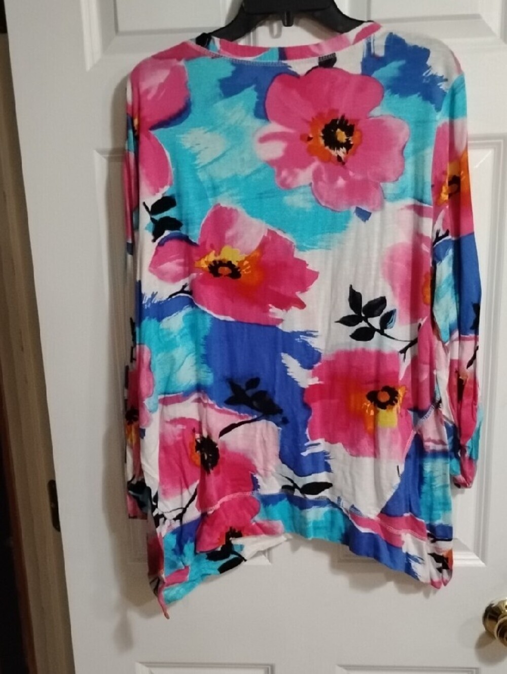 Tion Design Floral V-Neck Cardigan in Pink, Blue, Turquoise, Yellow - Picture 4 of 4